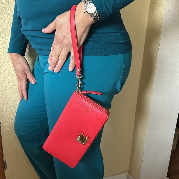 Dooney and Bourke tomato red Large Zip around long wallet/ wristlet NWT - Picture 3 of 13